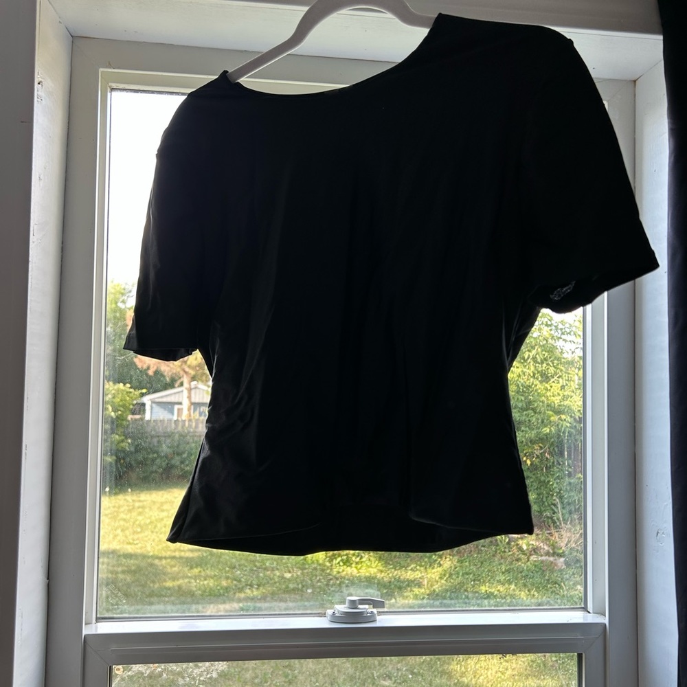 Second Skin Metallic Black Short Sleeve Crop Top